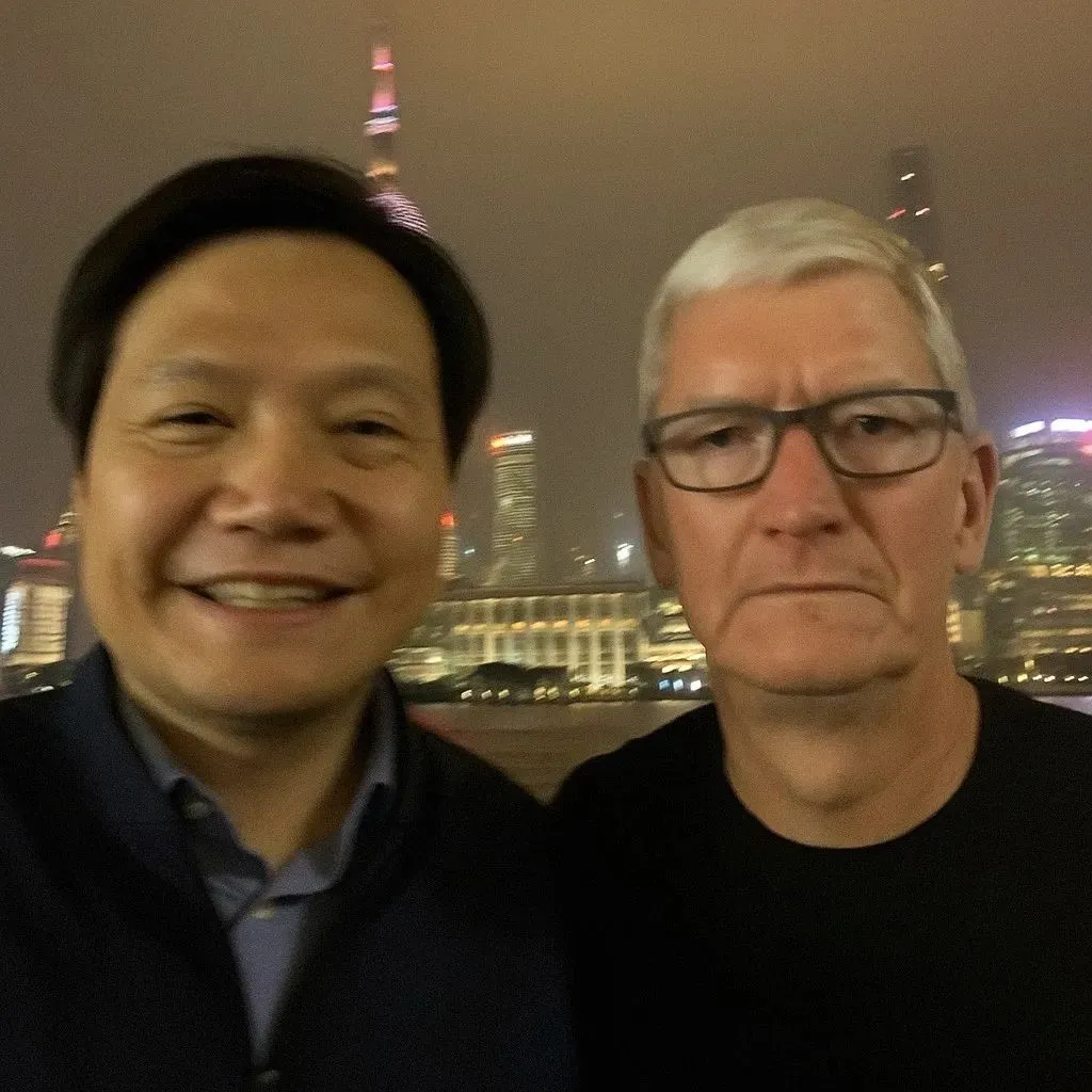太像了,全网疯传的一段奇葩提示词,能让AI生成以假乱真自拍照
